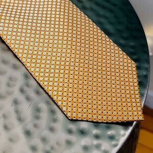 Jos A. Bank Yellow Gold Silk Neck Tie Mens size 3.5" Geometric